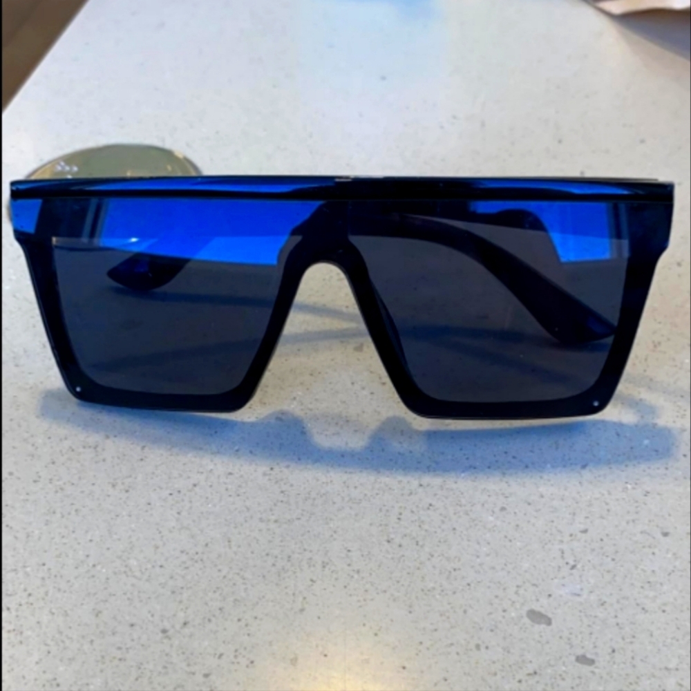 Sunglasses! Super Stylish! Oakley, Blenders, Nike, UNRL, BYLT, Gucci, LV NEW‼️😎